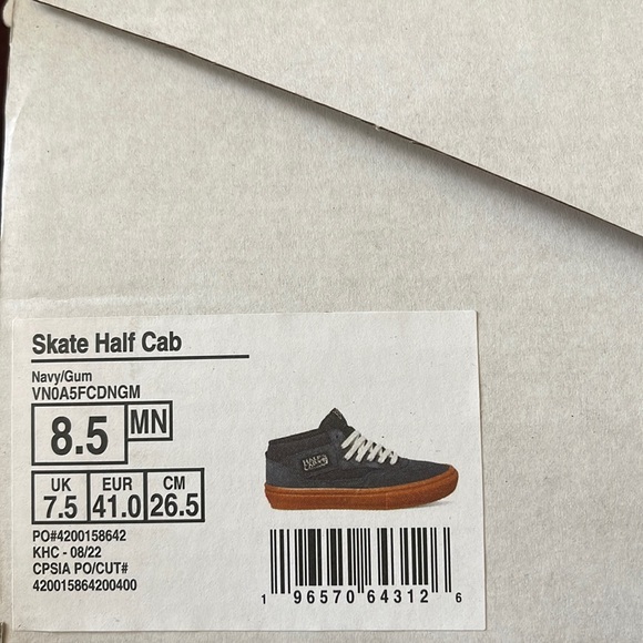 Vans WMNS Skate Half Cab
Navy/Gum
VN0A5FCDNGM
Sneakers - Picture 15 of 16